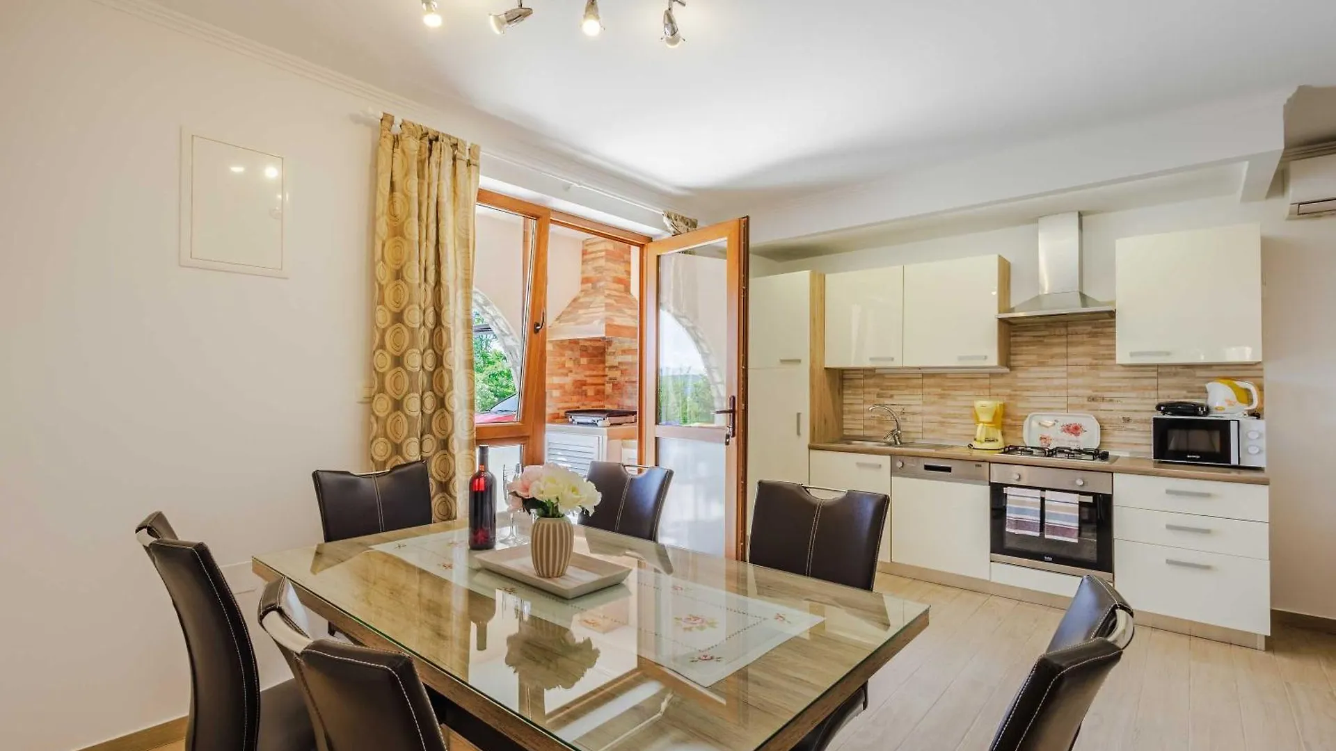 Apartments Rose Čižići 0*,  Horvátország