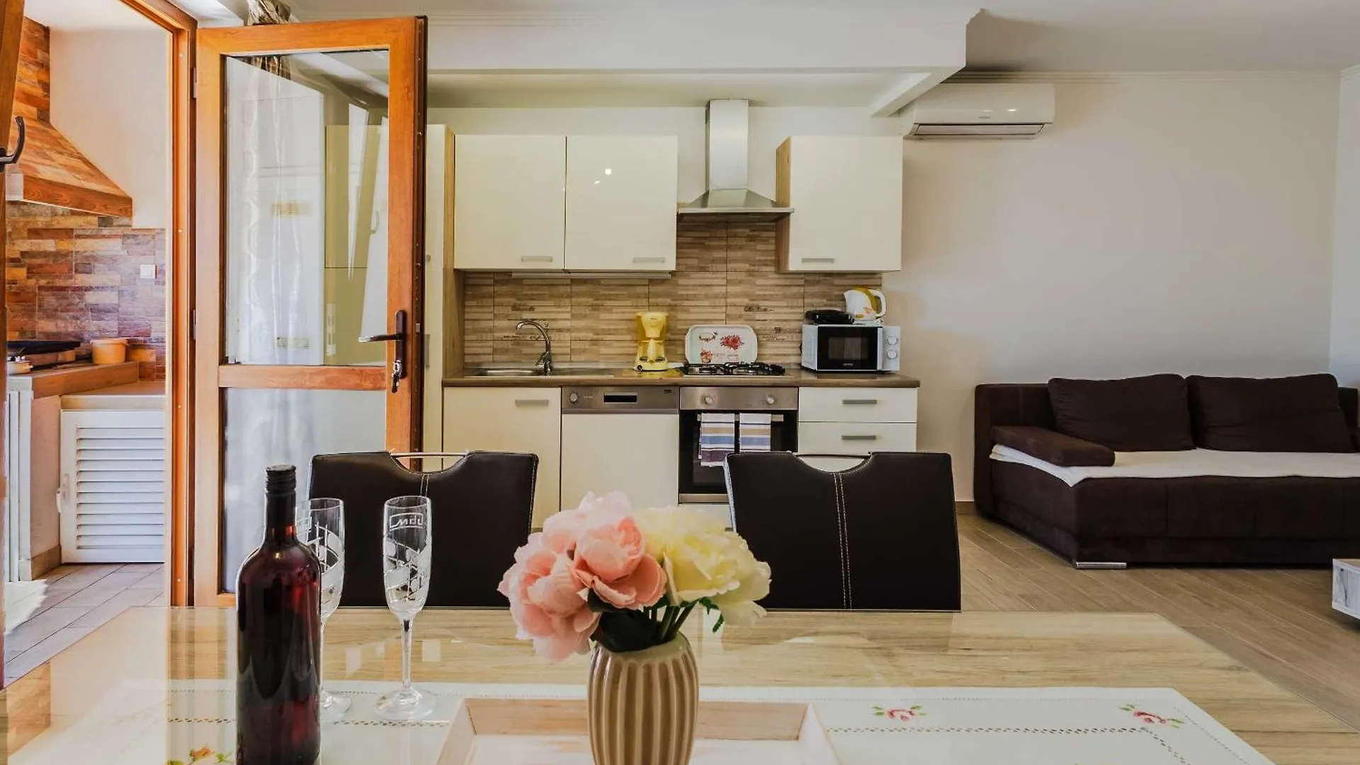 Apartments Rose Čižići 0*,  Horvátország