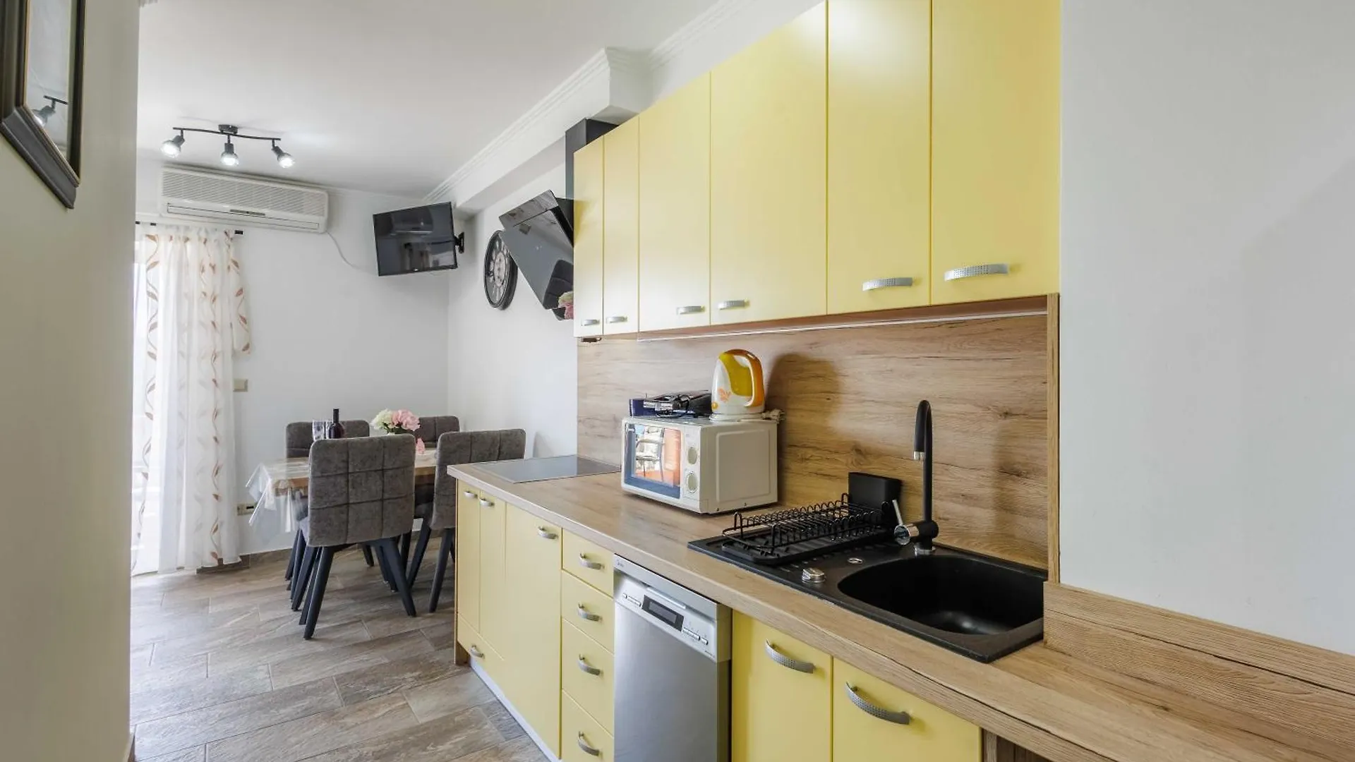 Apartments Rose Čižići
