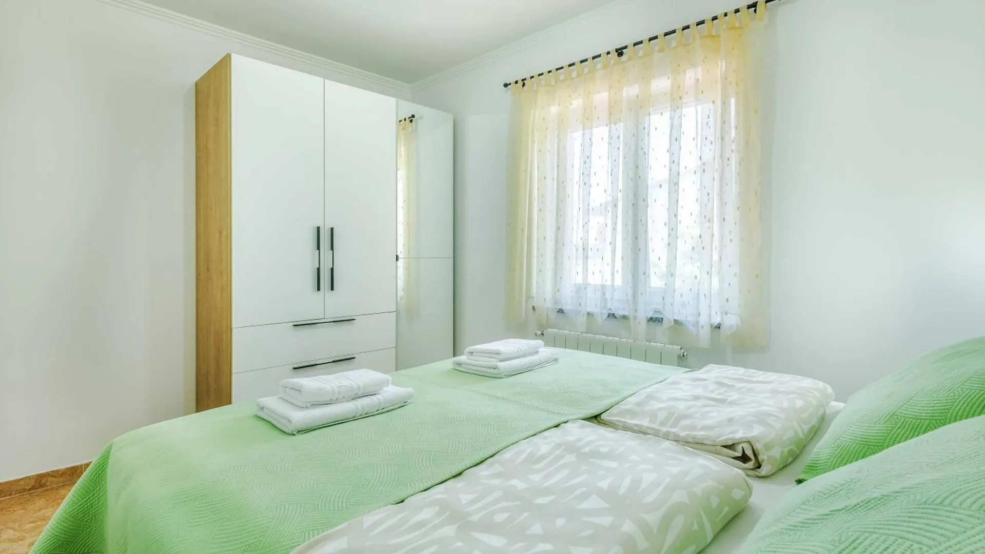 Apartments Rose Čižići 0*,  Horvátország
